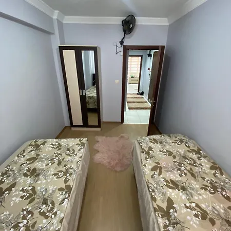 Isra 4 Apartman *