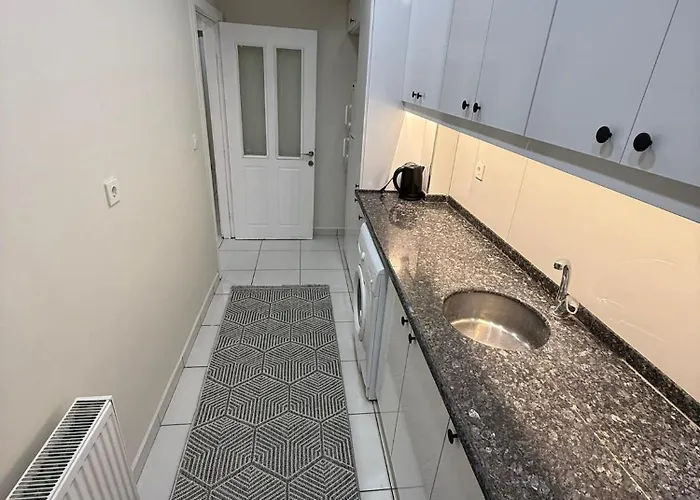 Isra 4 * Κωνσταντινούπολη